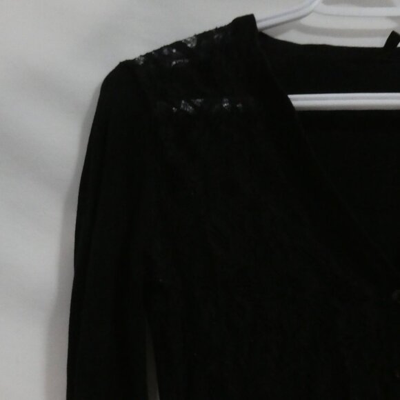 BENETTON | small | Black Lace Lightweight Button Closure V-Neck Cardigan - Picture 3 of 14